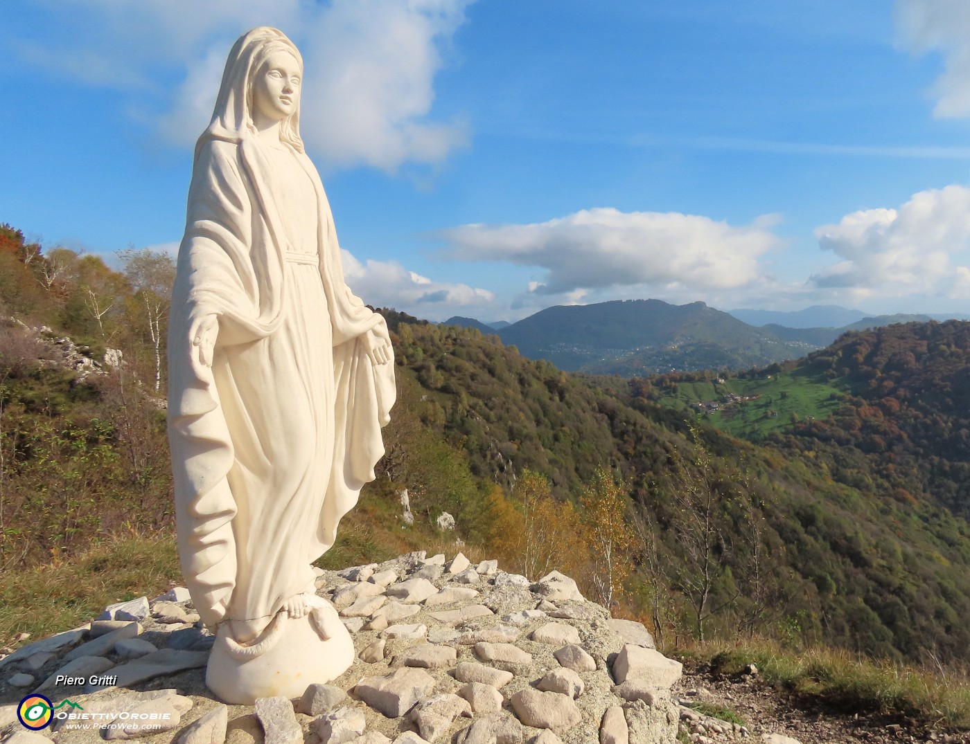 Alla bella bianca Madonnina del Costone (1195 m)